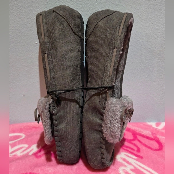 Hooked Women's Chill Gray Slippers, Size 11 - Picture 4 of 7